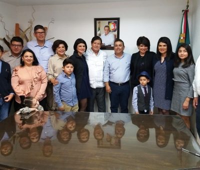 Familiares del Alcalde Humberto Yaqui Gutiérrez en la despedida de Francisco Pelayo ex alcalde de Comondú.