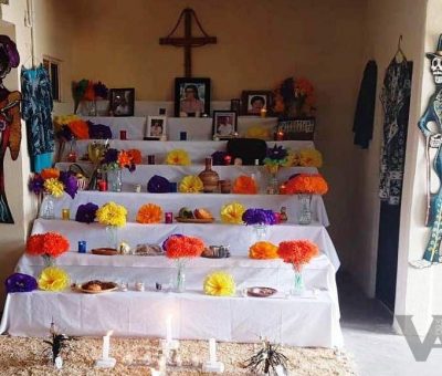 Recordaron Jubilados a compañeros fallecidos con altar de muertos