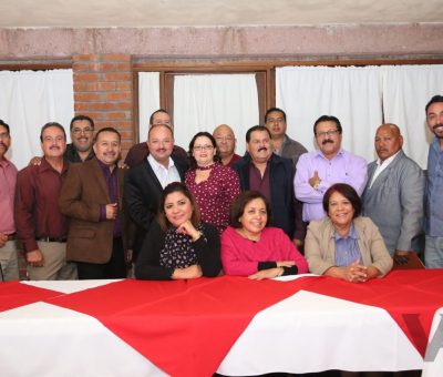 Alcalde Walter Valenzuela se reúne con la prensa comundeña, les desea feliz navidad y éxito en el próximo año